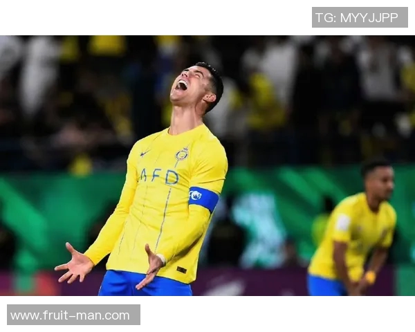 五大联赛巨星宣布离队引发球迷不舍告别，未来去向成谜